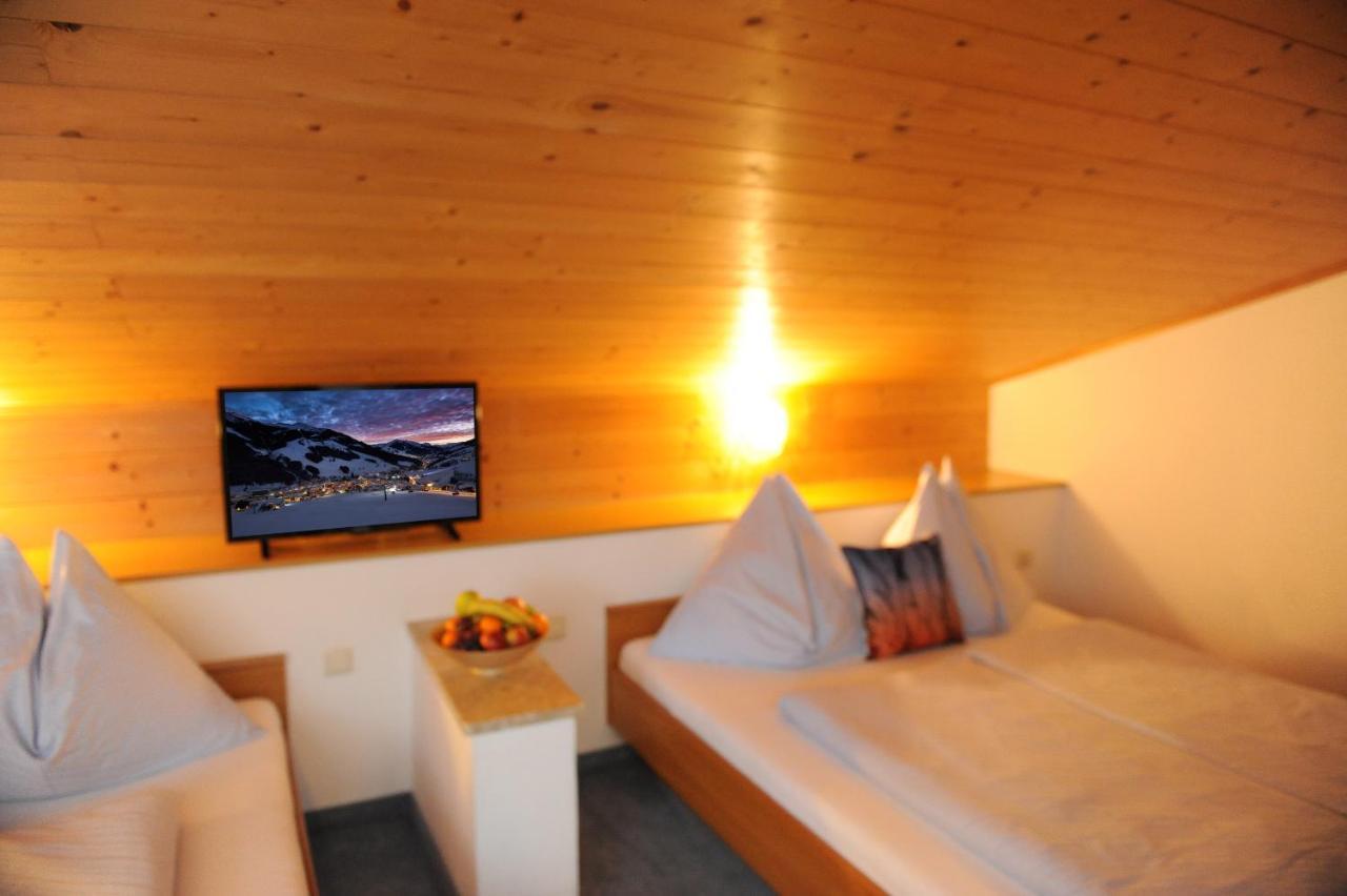 Gaestehaus Standardhaus ซาลบาคฮินเทอร์เกลมม์ ภายนอก รูปภาพ